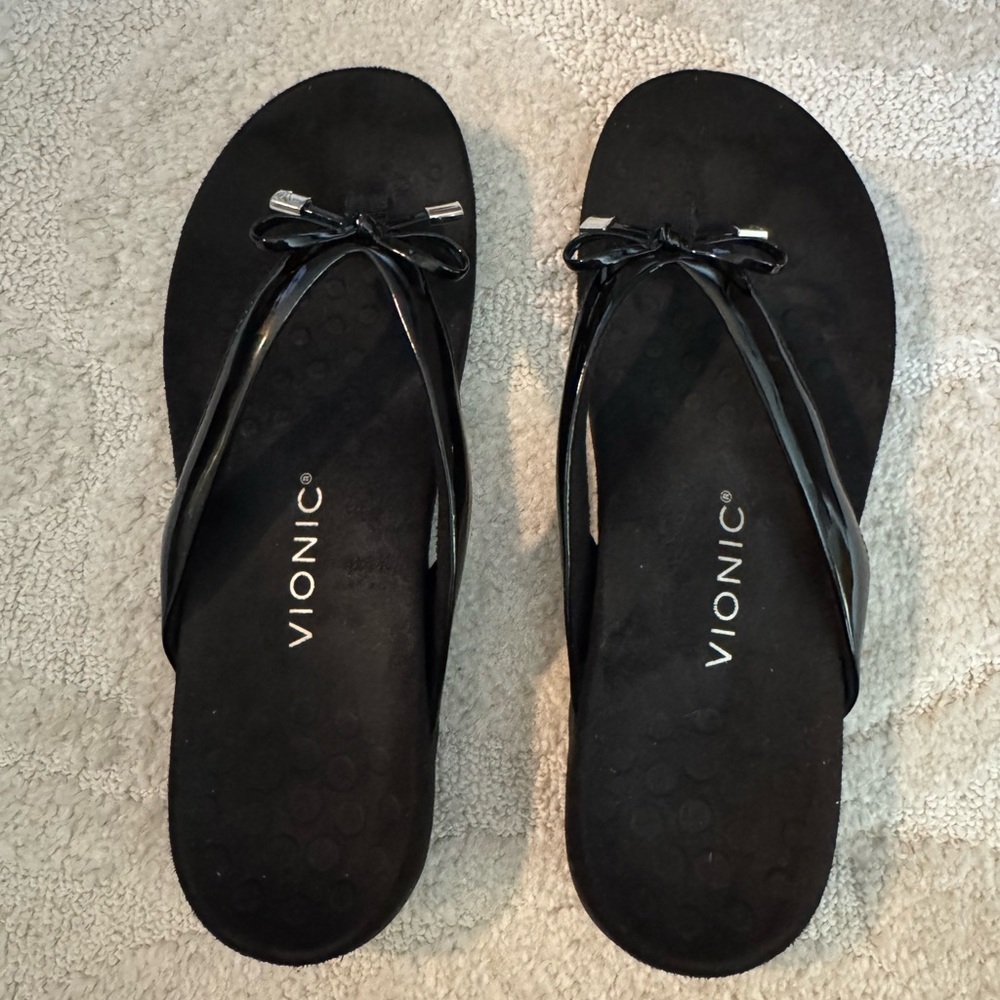 Vionic Black Patent Bow Strap Flip Flop Sandals